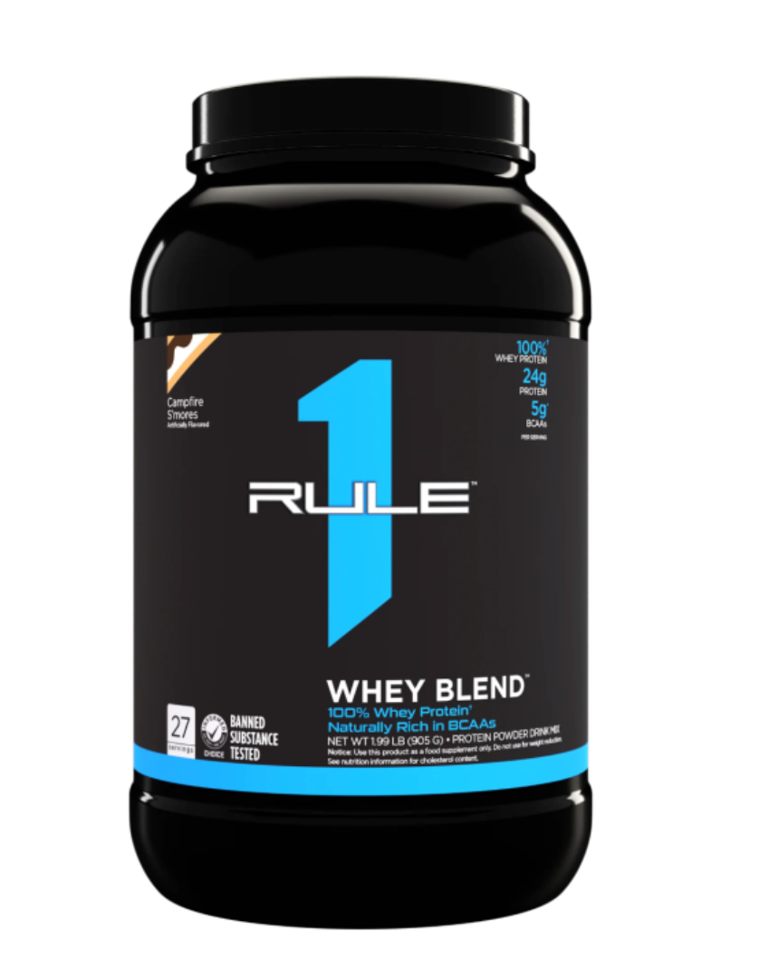 Rule 1 Whey Blend — Campfire S'mores sobre fondo blanco